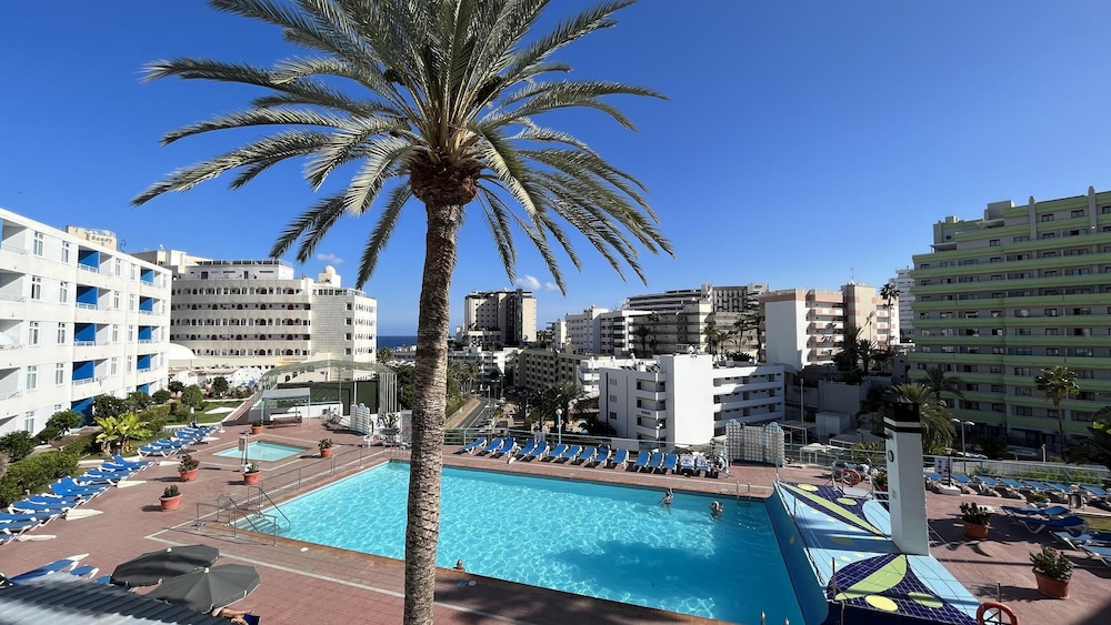 Renovated Apartment by the Beach and Yumbo Centre