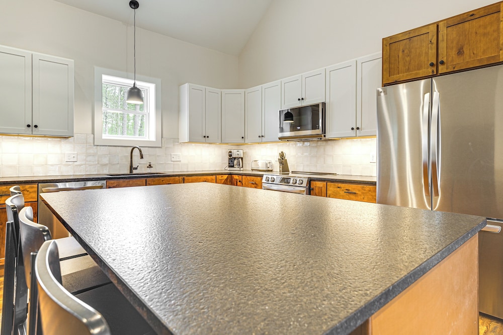 Walk to Sebago Town Beach: Luxe Townhome w/ Grill
