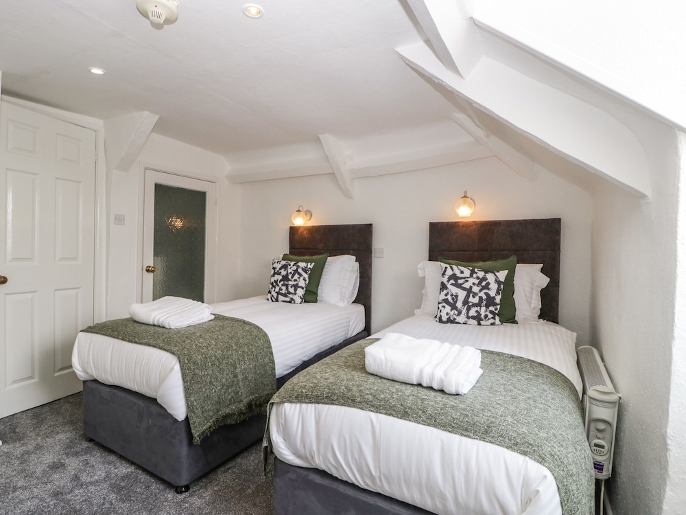 Alcombe House