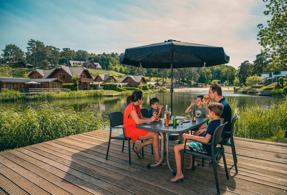 Wooden Holiday Home with Microwave near Brunssummerheide