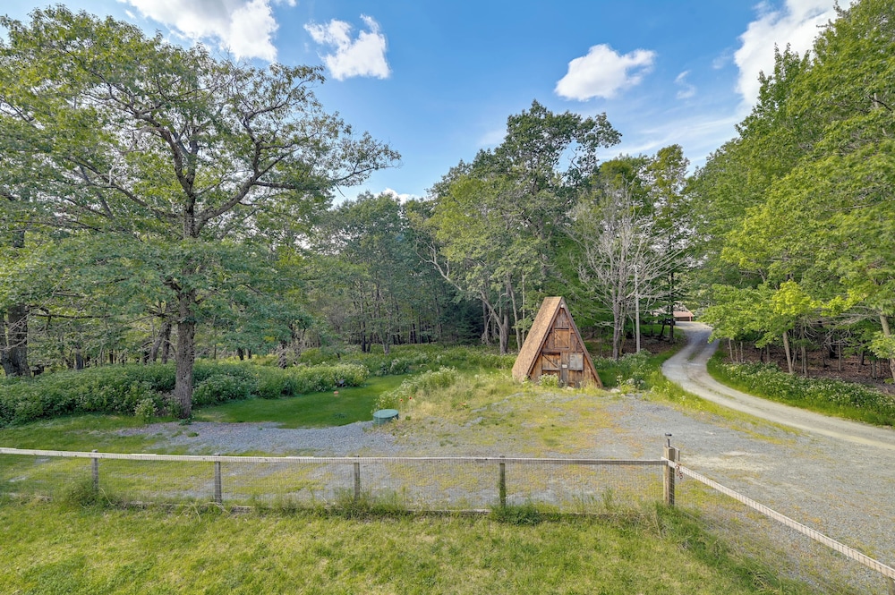 1 Mi to Grafton Lakes St Prk: A-frame in the Woods