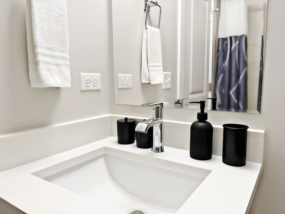 4BR Townhouse with Parking - WV rep 3
