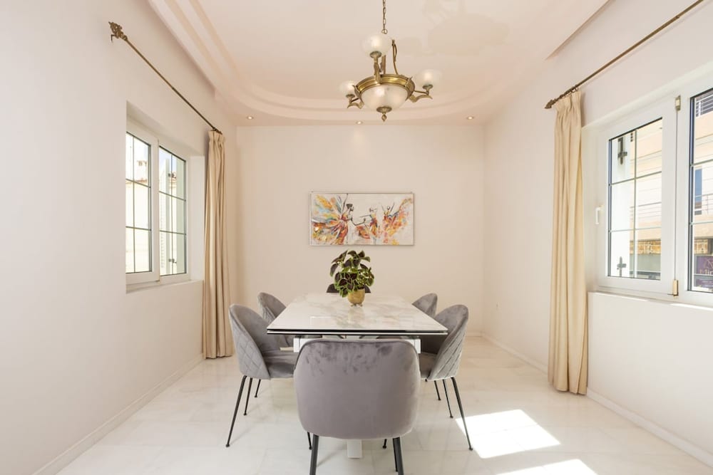 The White Marble Luxury City Apt
