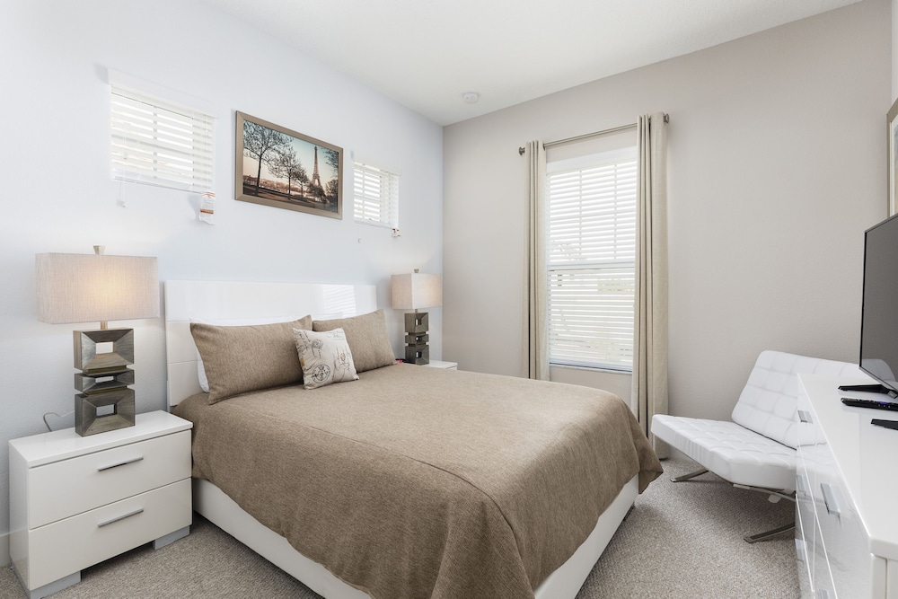 Summerville Vacation Homes by Columbia Management
