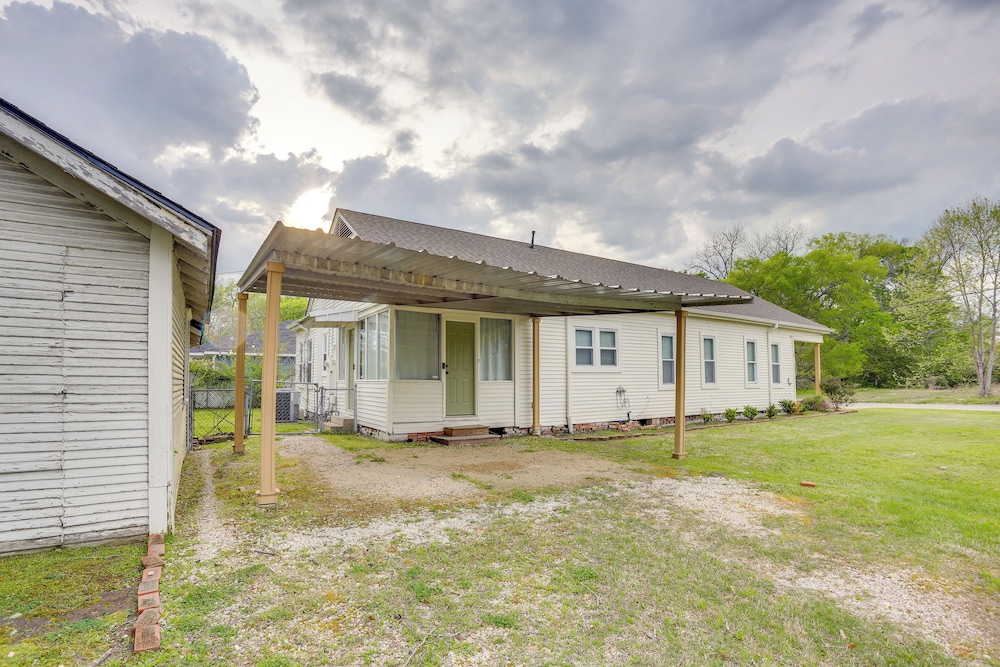 Half-mi to Dtwn Lufkin: Charming & Spacious Home!