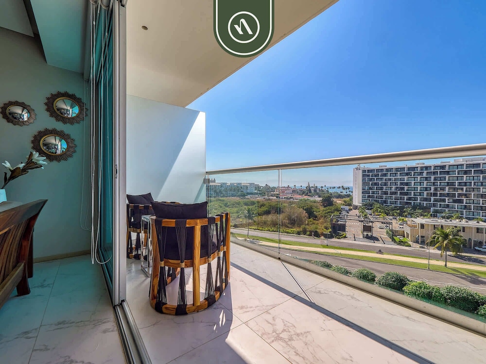 Luxury 3 BR Condo - Beach Access 1 Block Away