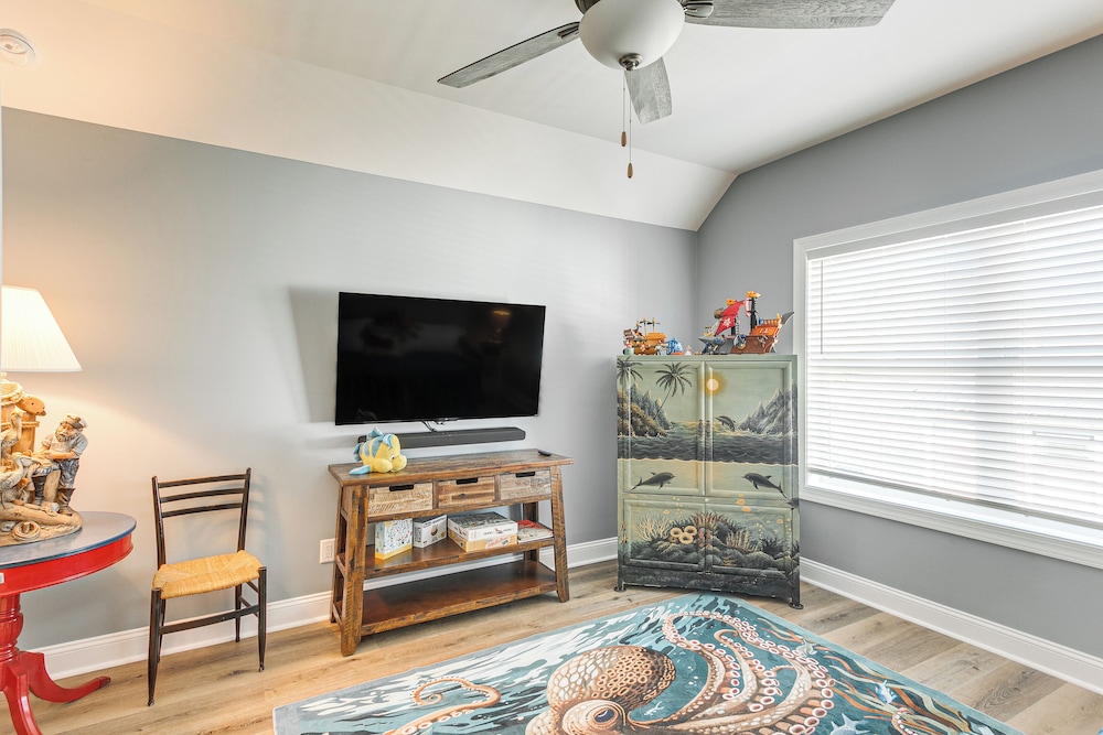 Walk to Public Beach: Hideaway in St Simons Island