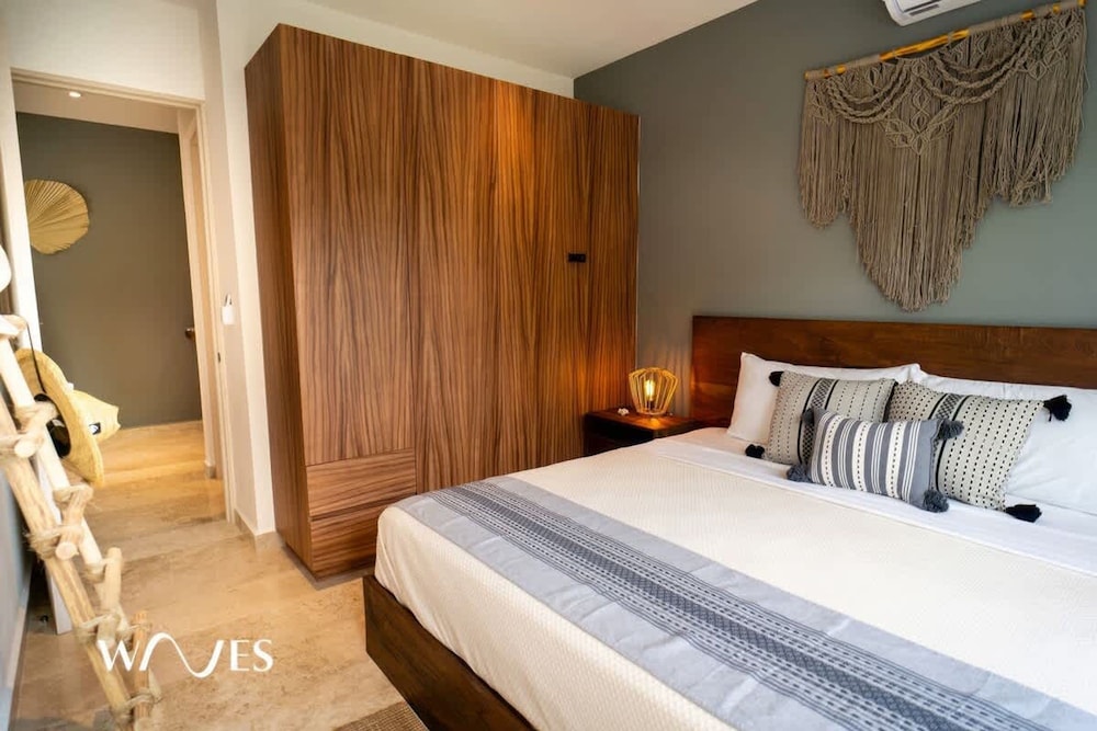Prime Location 2 BR Apartment With Natural Ligthed LX Amenities by Waves Management