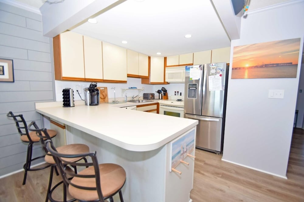 Harbour Island 303L 2 Bedroom Condo by RedAwning view 2