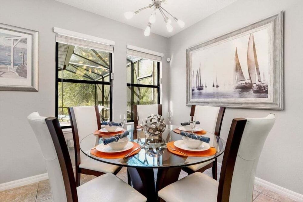 Luxury 4br Retreat W/ Pool, Game Room Near Disney 4 Bedroom Villa