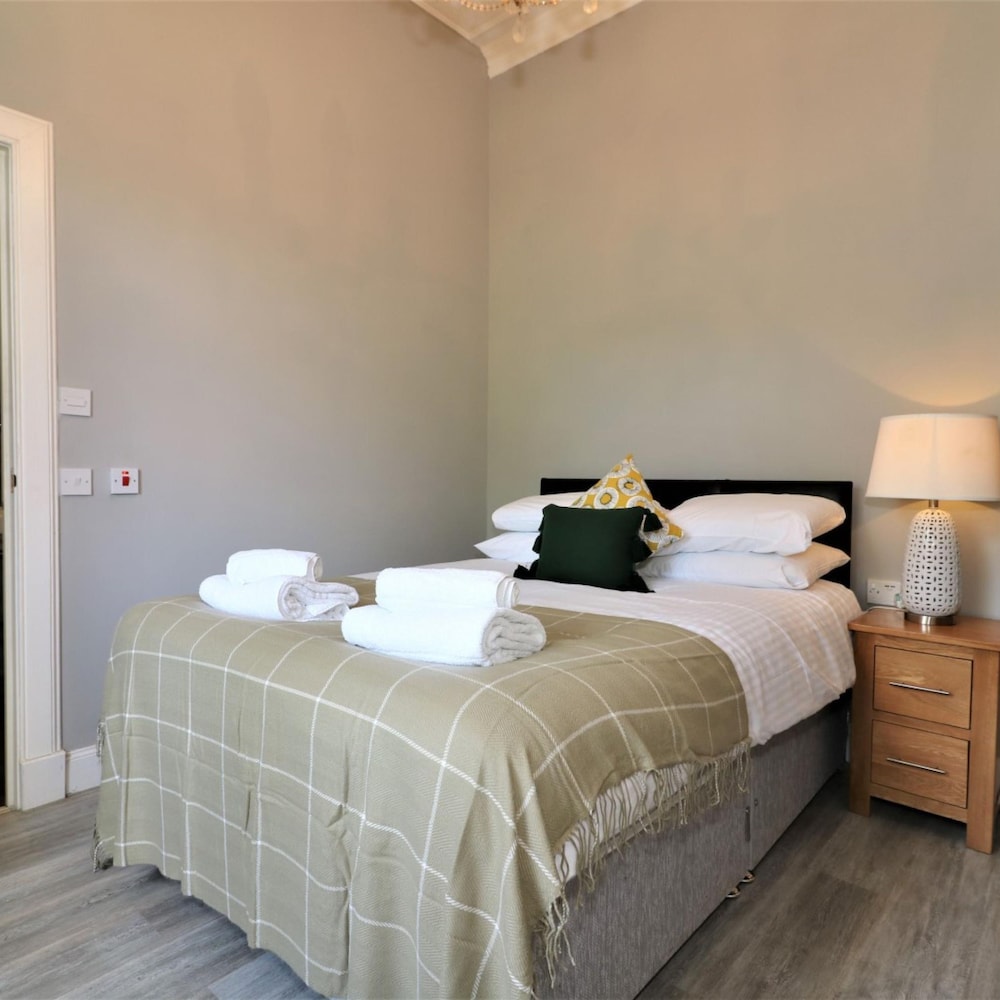 Linden House Flat 1 - Airdrie view 3