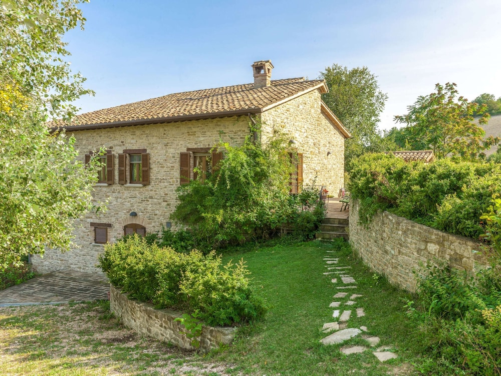 Beautiful Villa in Belforte All'isauro With Swimming Pool photo 5