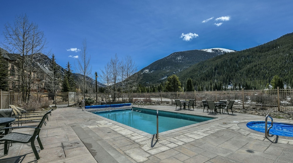 Red Hawk Lodge 2269