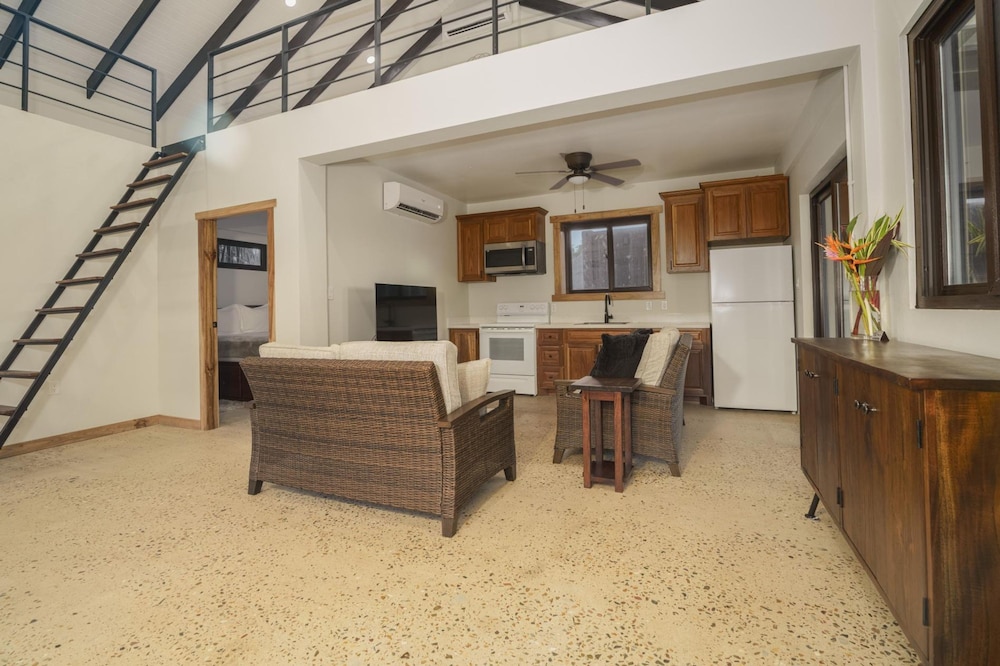 Casa de Wilson - 5 Bedroom Beachfront Villa