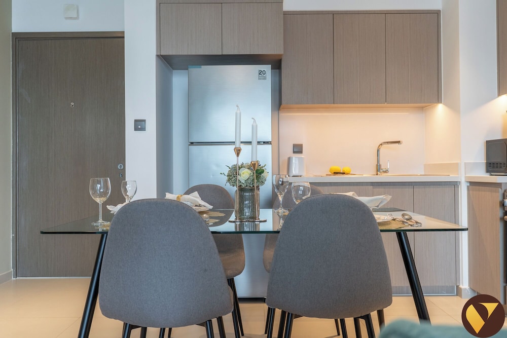 Luxury 2BR in ACT 1 Near Dubai Mall