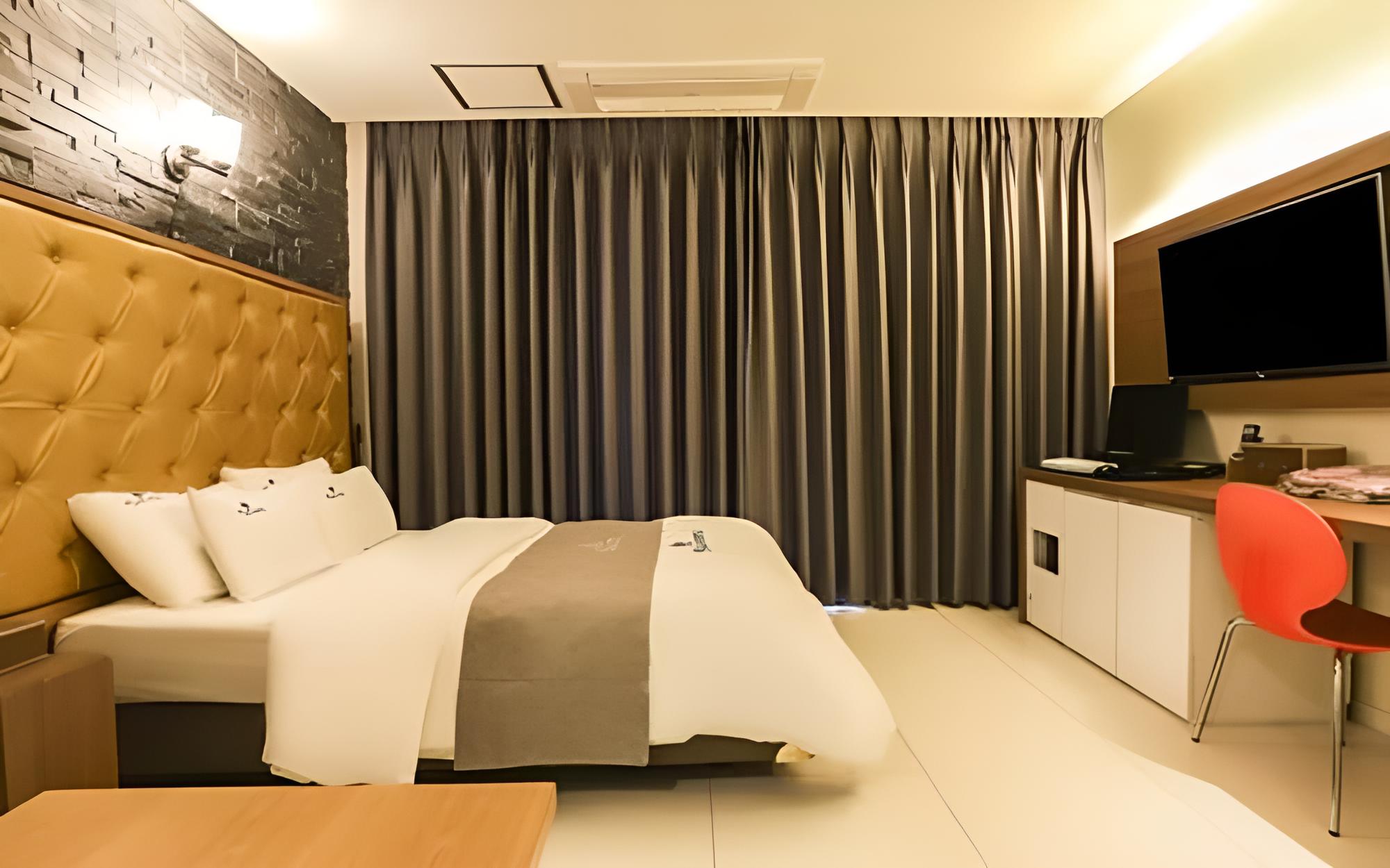 Forcheon Drive In Hotel Tiamo view 2