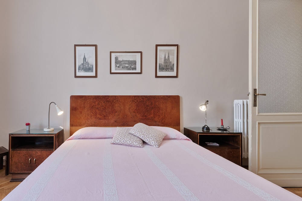 Vintage Flat Crocetta en Turin — hotel room