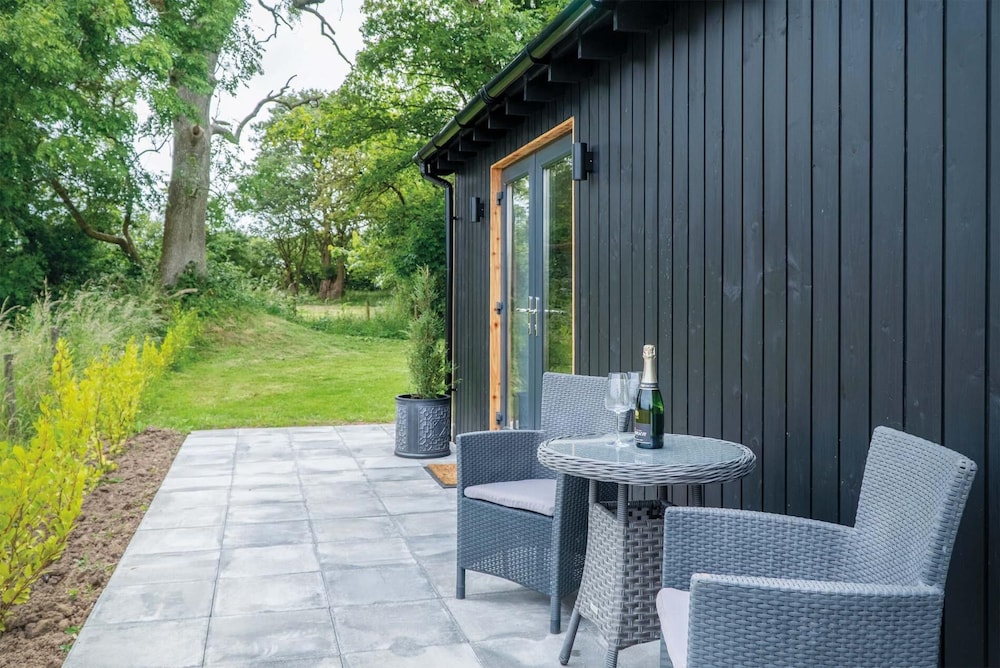 The Shed - 1 Bedroom - Cosheston