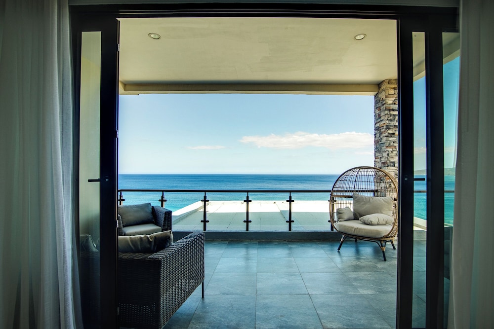 Luxury Oceanfront Villa Fully Staffed