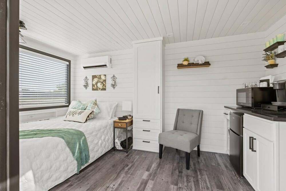 New Wilderness Hideout-cozy Container Home