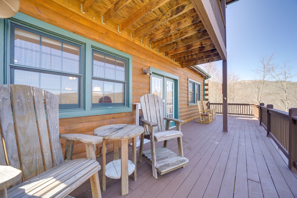 Waynesville Vacation Rental w/ Mountain Views!