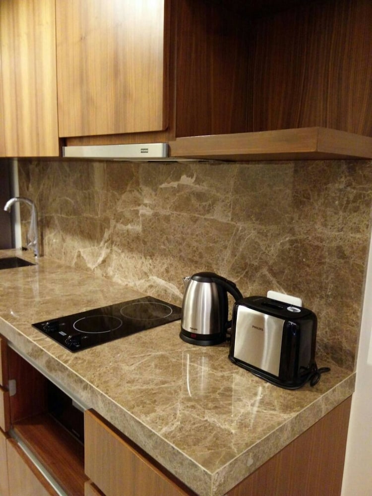 S39- 1 Bedroom Downtown Apt With Balcony and Pool