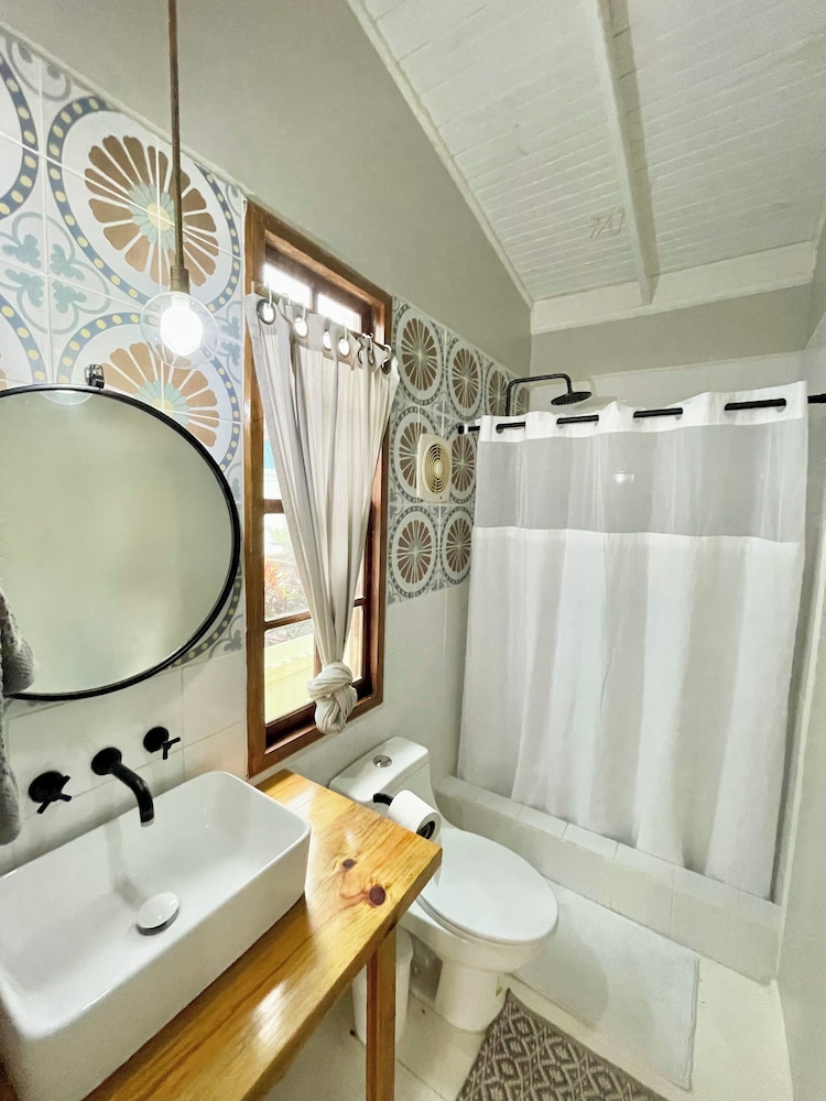 Utila Seabreeze Vacation Apartments