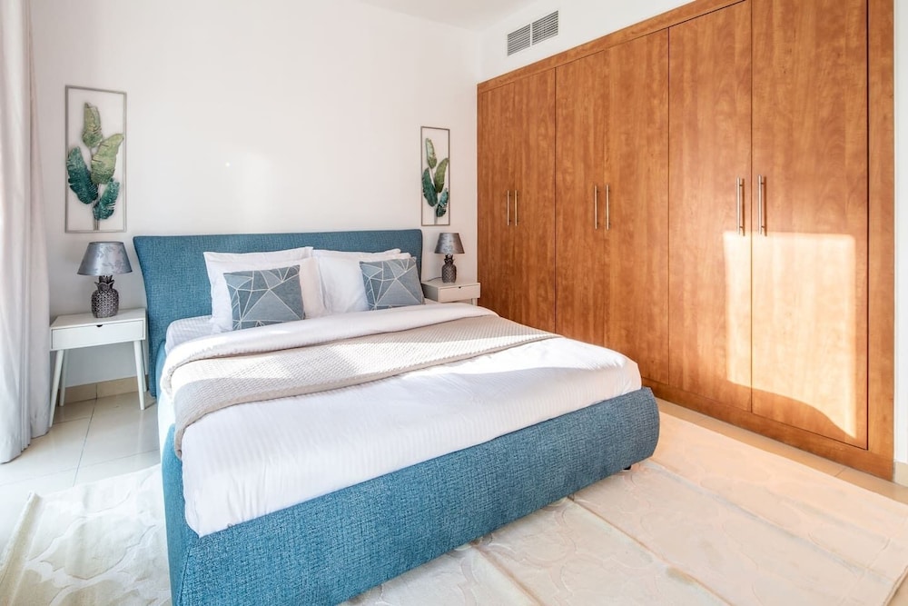 Timelessly Modern 3BR w/ Fascinating Marina Views!