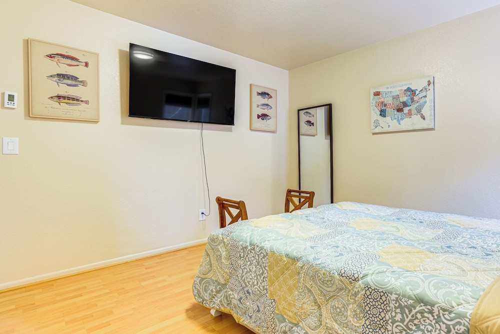 1 Mi to Dtwn: Cozy Condo in Anchorage!