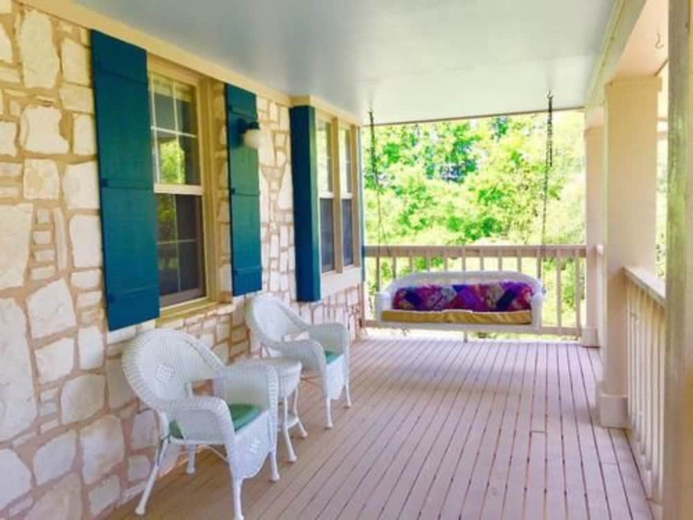 The Crossroads Inn - Property Image 12