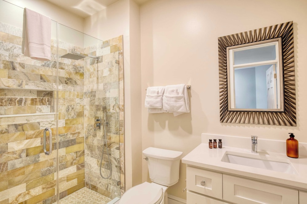 Sleeps 38 2 Homes, Steps to the Beach, Private Pool + Hottub, Game Room, Views