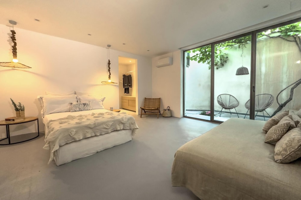 Horizon Luxury Seafront Villa