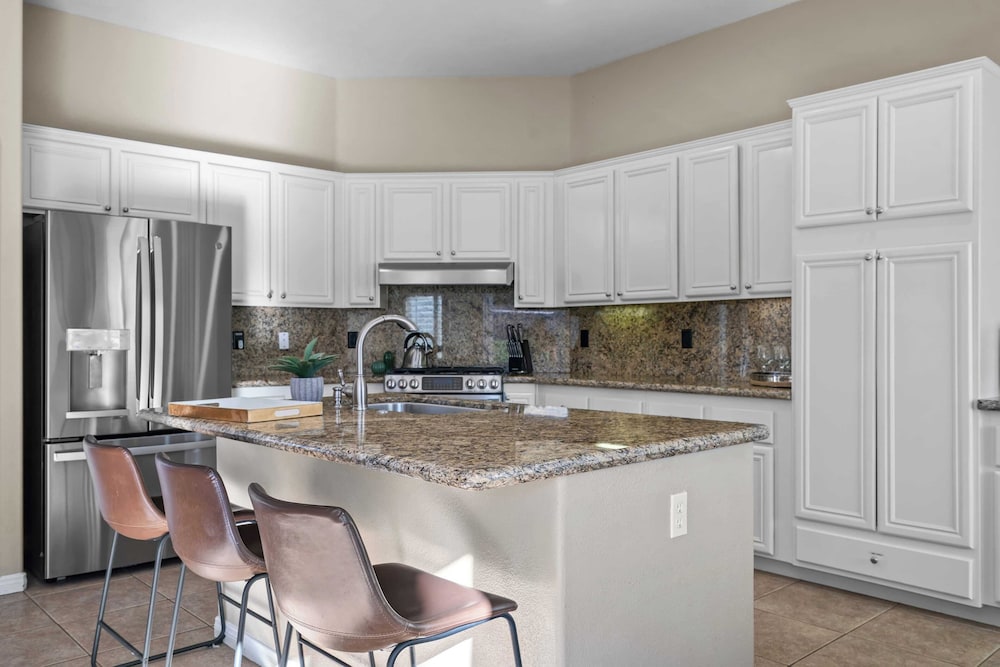La Quinta Desert Haven Luxe Stay w/ Private Pool, Hot Tub, Pool Table