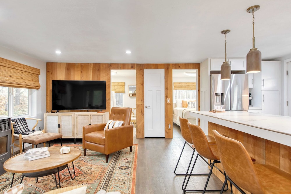 Cozy 2BR Fawnskin Cabin Big Bear Lake, Hiking Trails & Snow Summit Nearby