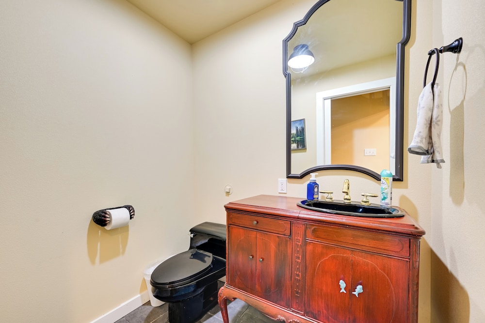 Ski, Fish & Explore: Packwood Home w/ Sauna!