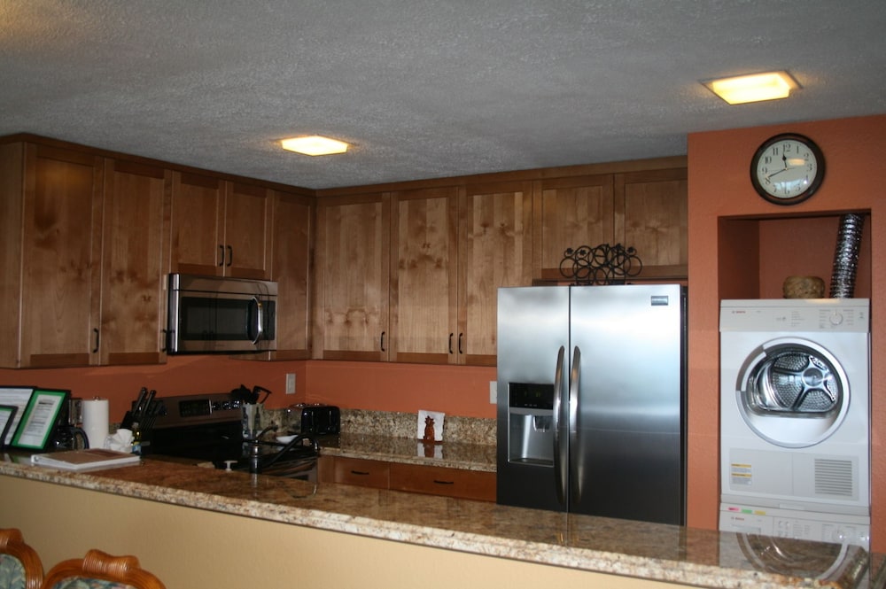 Sea Ge 1-205-oceanfront 2 Bedroom Condo by RedAwning