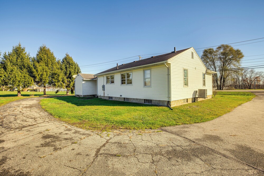 16 Mi to Buckeye Lake: Family-friendly Newark Home