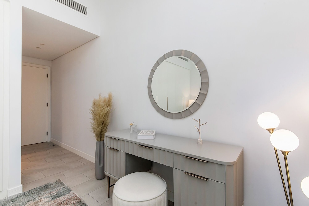 Luxury 2BR at La Vie with sea view