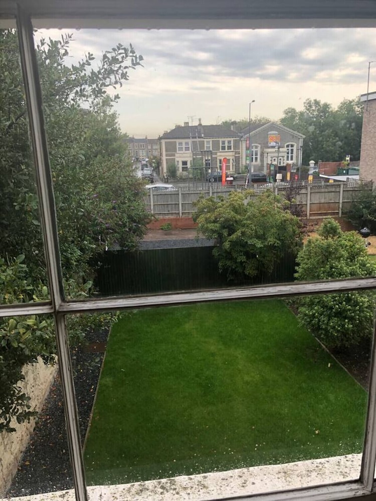 Higgihaus 46 Sleeps 5  Monday - Friday