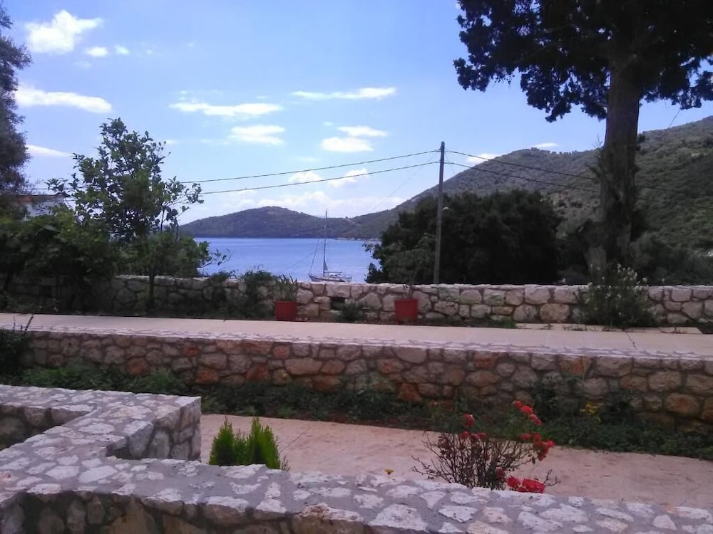 Mikros Gialos Apartments