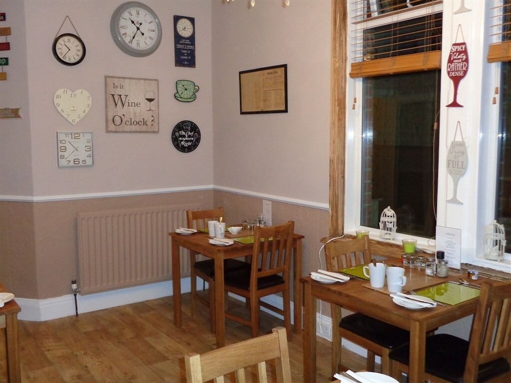 South Shields Vacations - Kingsmere Guest House - Property Image 1