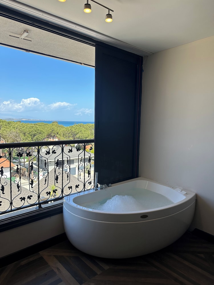 Royal Çeşme Otel - Image 37