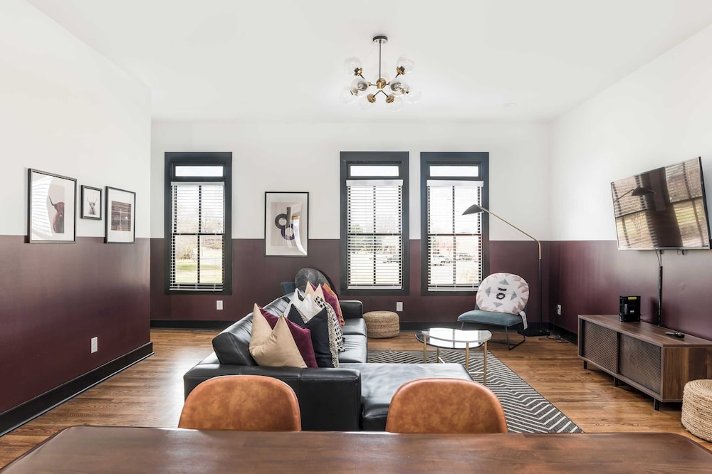 Sleeps 36, 3 Homes Walk to Germantown Modern Townhomes Near DT Avantstay