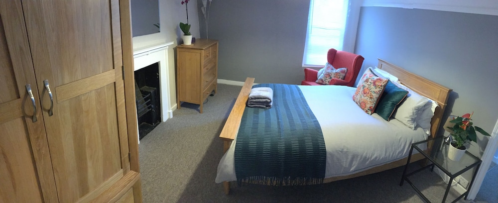 Chic City Centre Georgian Maisonette view 4