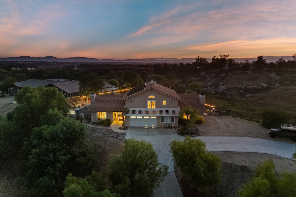 Chardonnay Charm by Avantstay Luxe Group Retreat w Pool Mins to Wineries