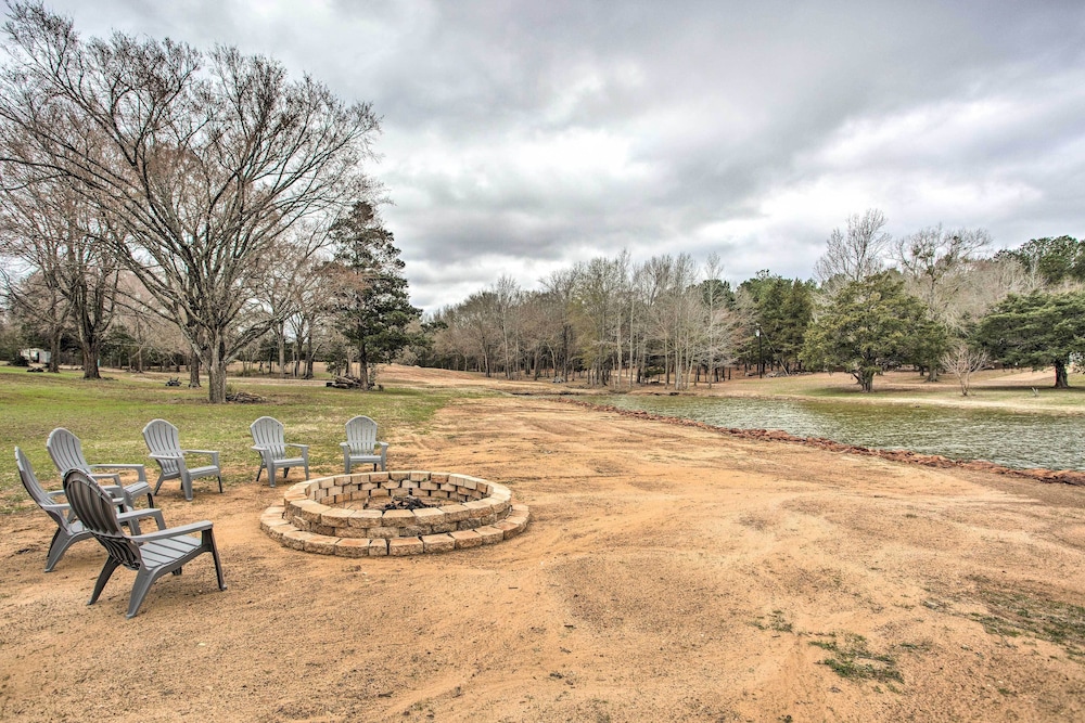 Lakefront Frankston Home w/ Guest Studio! - Property Image 11