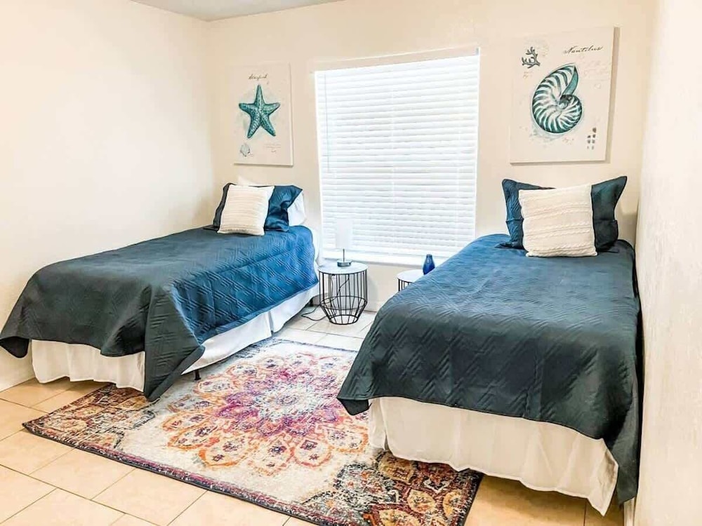 Contemporary 3 Bedroom Home in Dade City