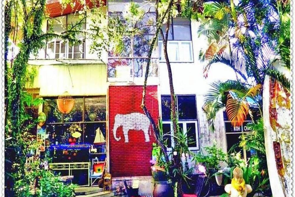 Artist Place Trat
