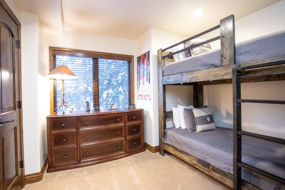 Ridgepoint at Deer Valley Resort - Three Bedroom with Hot Tub #124 3 Condo