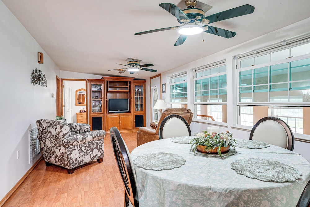 Pet the Sheep! Rural & Spacious Polk City Retreat